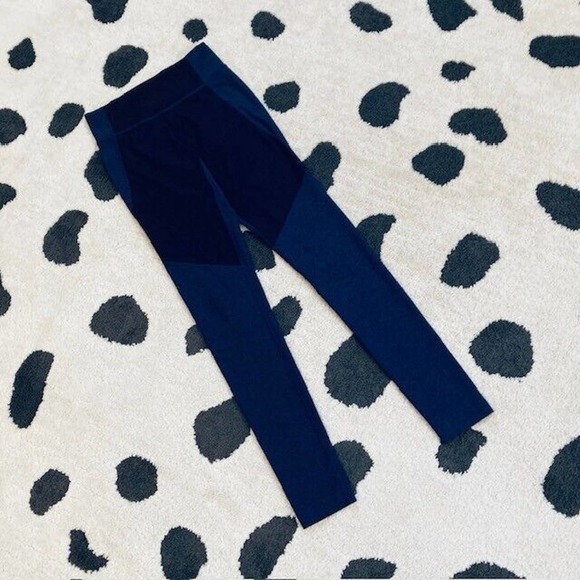 Outdoor Voices $85 Womens XS Blue Black 3/4 Two Tone Warmup Legging Active Pants - Picture 3 of 12